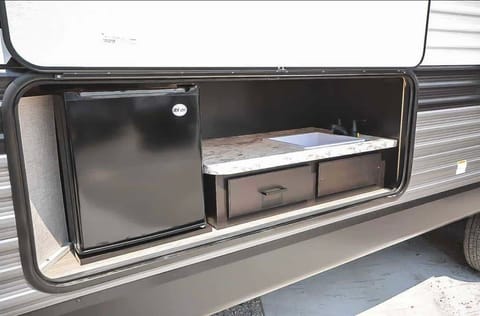 Spacious RV for Adventurous Travel Towable trailer in Surprise