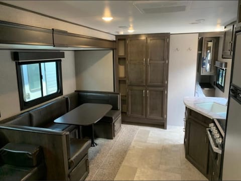 Spacious RV for Adventurous Travel Towable trailer in Surprise