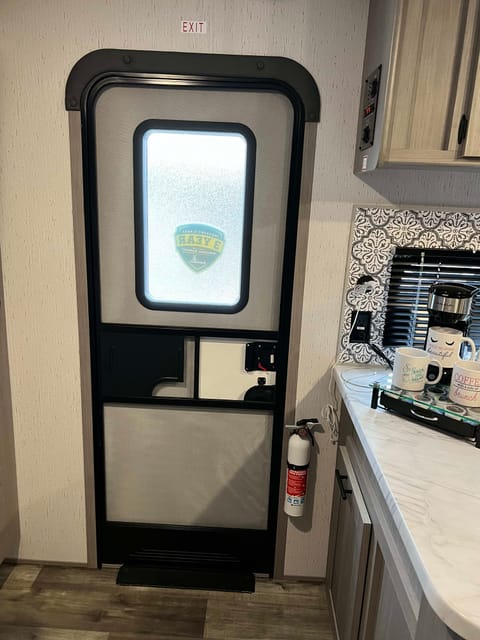 2022 Dutchmen RV Coleman 295QB Towable trailer in Bradenton