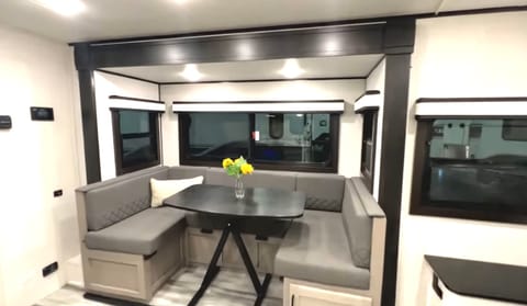 2024 Jayco Jay Feather Micro, Sleeps 5 adults Towable trailer in Chantilly