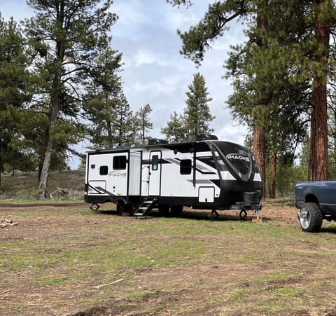 Hunter and Kaylie’s Family RV! Towable trailer in Redmond