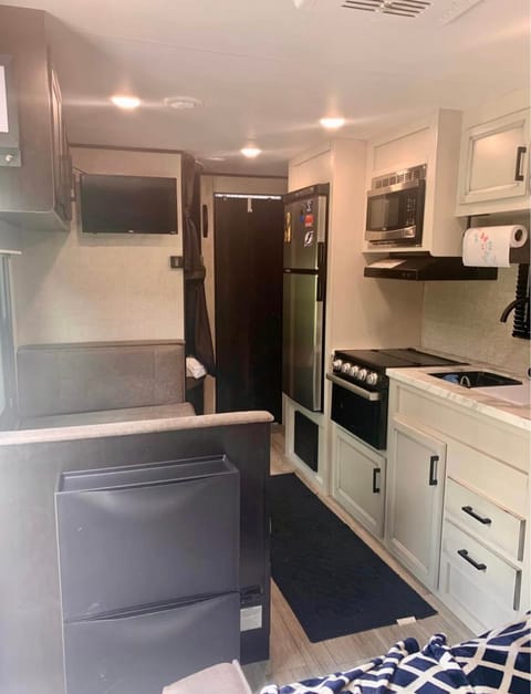 5 Star Family Friendly Camper Rental Towable trailer in Palm Harbor