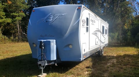 Four Seasons Luxury Travel Trailer Towable trailer in Sumter