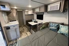 2022 Dutchmen RV Coleman 17B Towable trailer in Eastvale