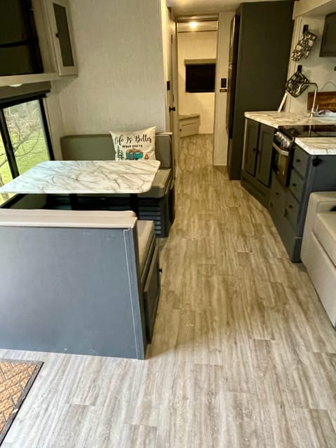 2024 Coachmen RV, Sleeps 9, Pet-Friendly Towable trailer in Derry