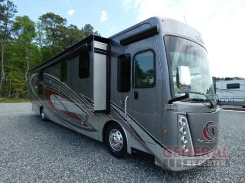 Ultimate Luxury Family Motorcoach Fahrzeug in Riverview