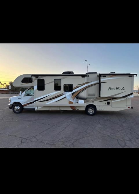 2016 Four Winds • Your Home Away From Home! Drivable vehicle in Yuma