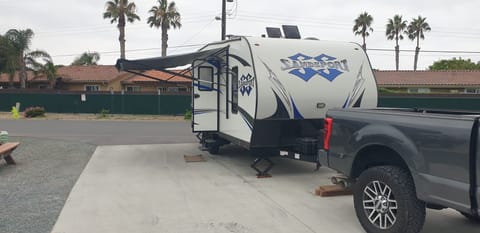 2019 Toy Hauler/ Extra Room for House Guest Ziehbarer Anhänger in National City
