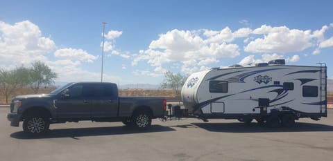 2019 Toy Hauler/ Extra Room for House Guest Remorque tractable in National City