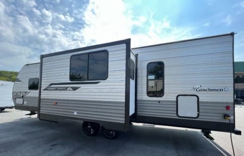 2024 Coachmen Catalina 271DBS (VIN 2704) Winter H Towable trailer in Winter Haven