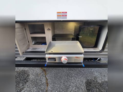 2024 Coachmen Catalina 271DBS (VIN 2704) Winter H Towable trailer in Winter Haven