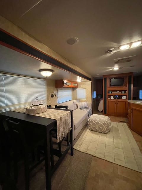 2010 Coachmen RV Catalina 32BHDS Towable trailer in Perry
