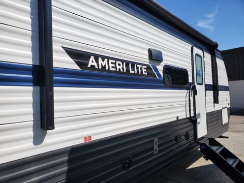 Ameri-Lite 274QB Towable trailer in Carmel