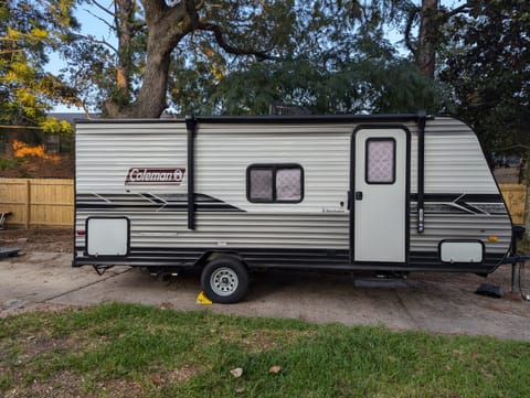 Sparks Big Dog Friendly 5 person Travel Trailer Towable trailer in Wright