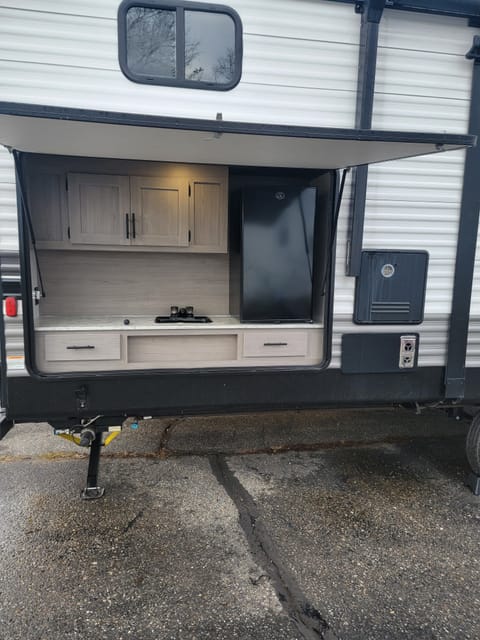 2023 Coleman Lantern 337BH Delivery Only Towable trailer in Manistee