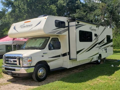 2020 Coachmen RV Sleeps 9 - LOW FEES & BUNK BEDS Drivable vehicle in Lake Austin