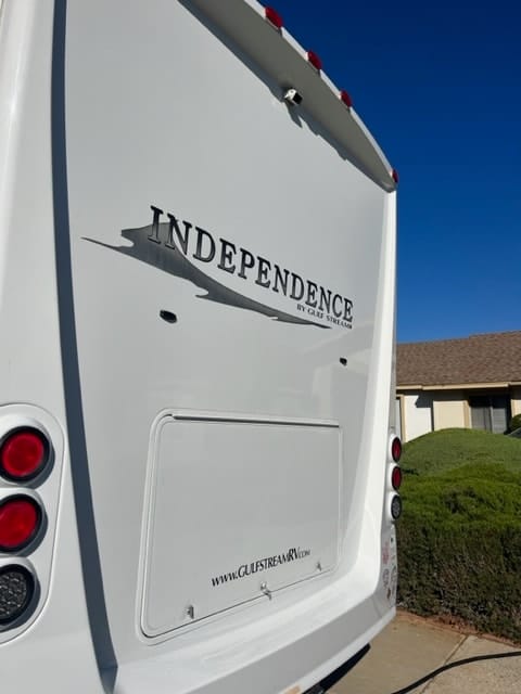 2005 Gulf Stream RV Independence 8330 Drivable vehicle in Poway