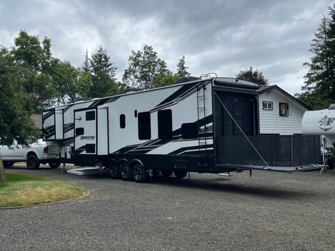 2021 Grand Design Momentum M-Class 381M Towable trailer in Albany