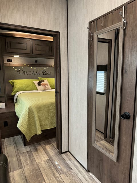 2 BEDROOM 1.5 BATH / SLEEPS 7 / TOY HAULER GETAWAY Towable trailer in New River