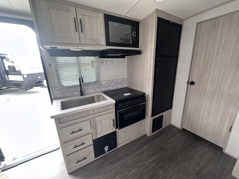 2022 Cruiser Shadow Cruiser 193MBS Towable trailer in Goodyear