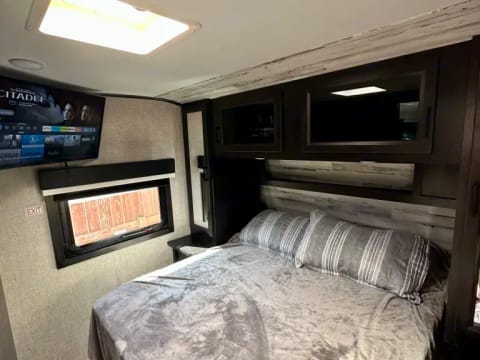 2022 Jayco Jay Feather 27BHB Towable trailer in Vancouver