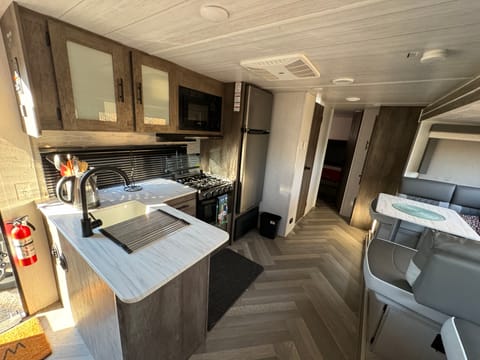 33 Ft. Spacious 2022 RV w/ Bunk Beds & Queen Towable trailer in Lake Lewisville