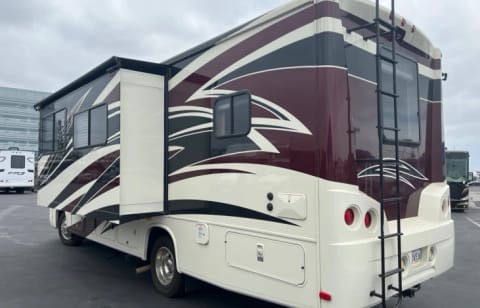 A Beautiful Luxury Motorhome! Drivable vehicle in Syracuse