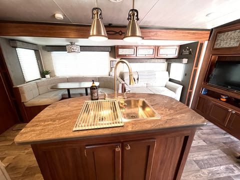 Ozzie’s Family  Camper Rental! Towable trailer in Lakewood Ranch