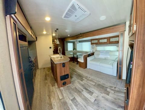 Ozzie’s Family  Camper Rental! Towable trailer in Lakewood Ranch