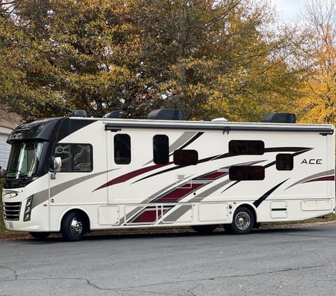 Family Hotel On Wheels Drivable vehicle in Catoctin