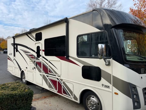 Family Hotel On Wheels Drivable vehicle in Catoctin