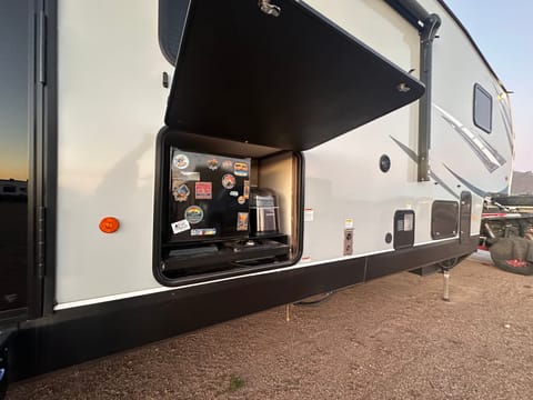 New 5th Wheel with 16 foot Garage! Towable trailer in Apache Junction
