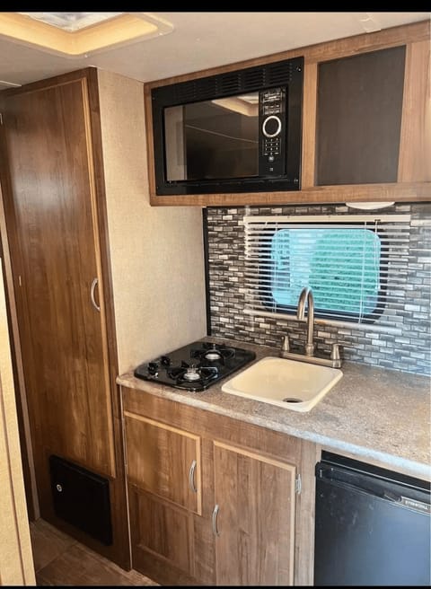 2018 Gulf Stream RV Ameri-Lite Super Lite 16 BHC Towable trailer in Springdale