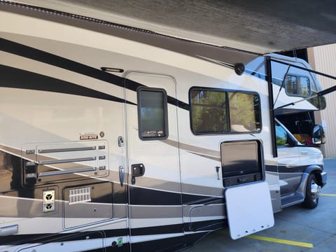 Road To Happiness 2016 Forest River RV Sunseeker Fahrzeug in Rancho Cordova