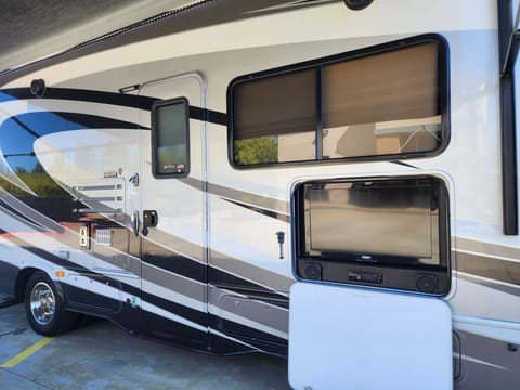 Road To Happiness 2016 Forest River RV Sunseeker Fahrzeug in Rancho Cordova