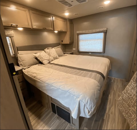 2021 Thor Motor Coach ACE Drivable vehicle in Laveen Village