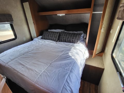 Rv Rentals Way Of Life's GET AWAY! SLEEPS 10  W1 Towable trailer in Hemet