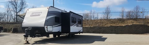 2018 Dutchmen RV Coleman Lantern Series 263BH Towable trailer in Kettering