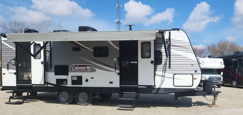 2018 Dutchmen RV Coleman Lantern Series 263BH Towable trailer in Kettering