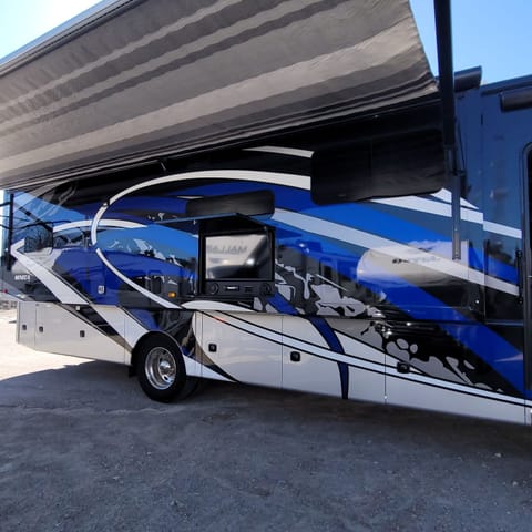 2022 Jayco Seneca Prestige 37M Drivable vehicle in Kettering