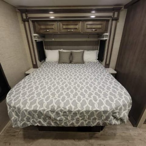 2022 Jayco Seneca Prestige 37M Drivable vehicle in Kettering