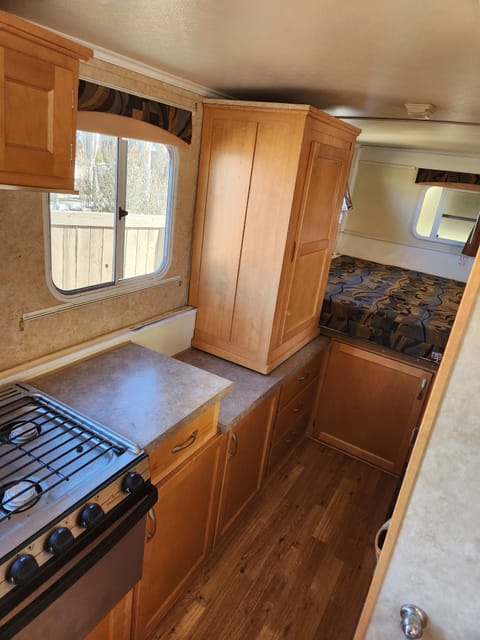 Popup with amenities of a large travel trailer Towable trailer in Castle Rock