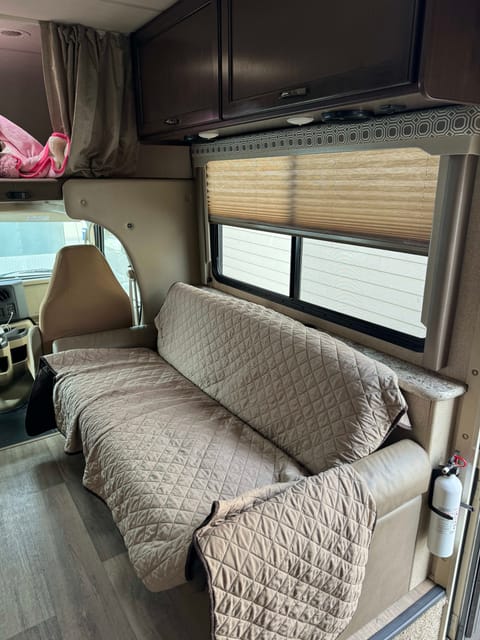 2017 Thor Motor Coach Four Winds 29G Drivable vehicle in Post Falls