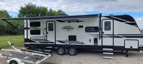 Cruising-Family Adventure Camper Towable trailer in Vandalia