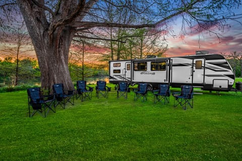 The Tumbleweed | Bunk House (Sleeps 8) Towable trailer in Kerrville