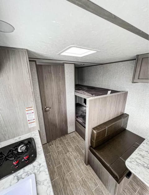2022 Dutchmen RV Coleman 17B Towable trailer in Searcy