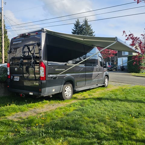 Hello Happy Camper! Meet RAMNWGN! Van aménagé in Tacoma