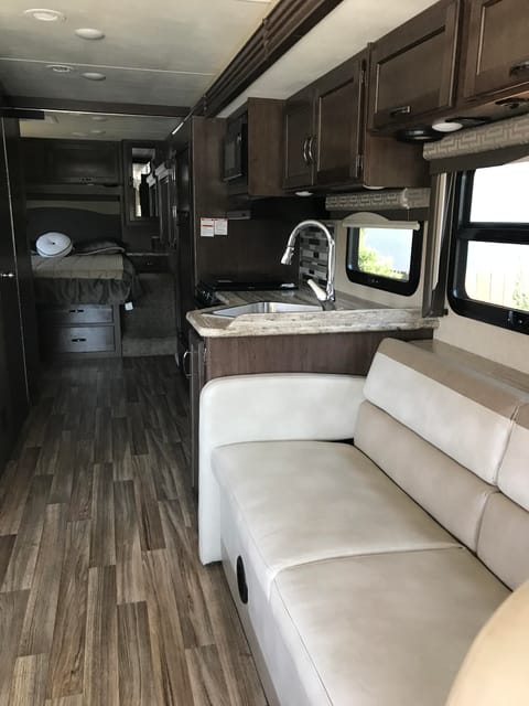 2017 Thor ACE 30.4 like new Drivable vehicle in Daly City