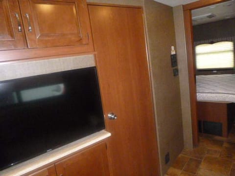 34 FT Thor Hurricane, with outdoor TV, kitchen Drivable vehicle in Sheboygan