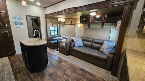 2 Bedroom, 2 Bath Luxury RV Towable trailer in Fairhope